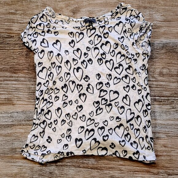 The Limited Heart T-shirt | L - Picture 1 of 3